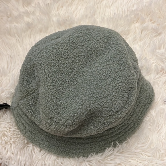 STEVE MADDEN Sherpa Bucket Hat mint - Picture 7 of 7